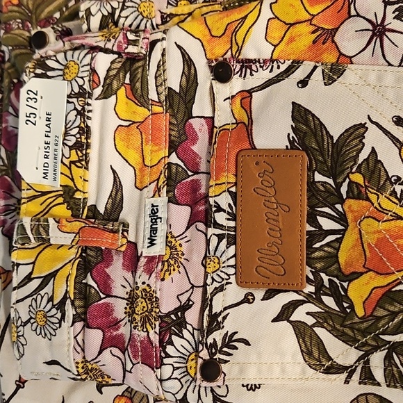 NWT Free People X Wrangler Wanderer Floral Flare Jeans - Picture 9 of 9